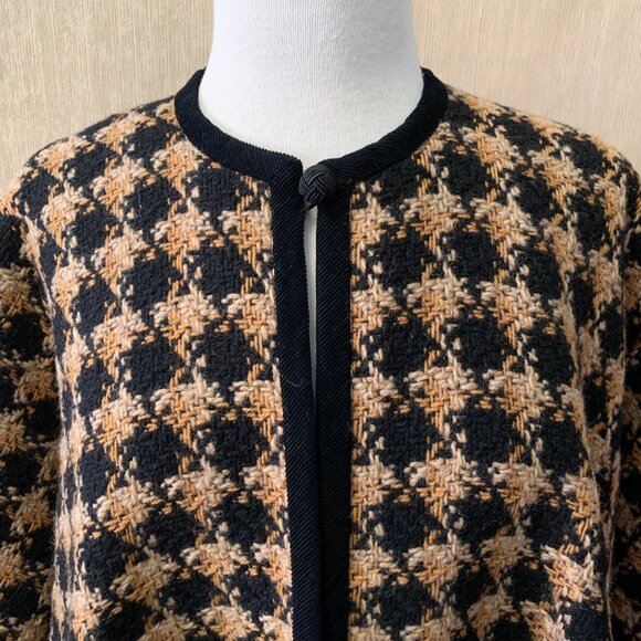 Vintage Black & Camel Houndstooth Wool Cape with Matching Scarf - Picture 11 of 11